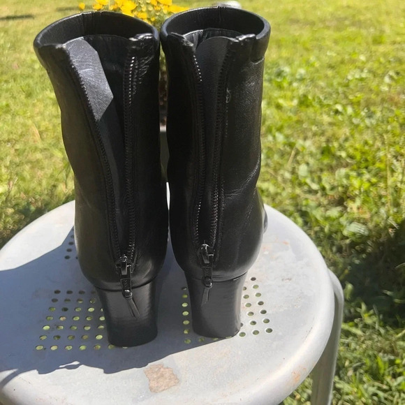 Stuart Weitzman7.5AA, rear zip closure, Black leather2.25” heel booties, - Picture 3 of 7